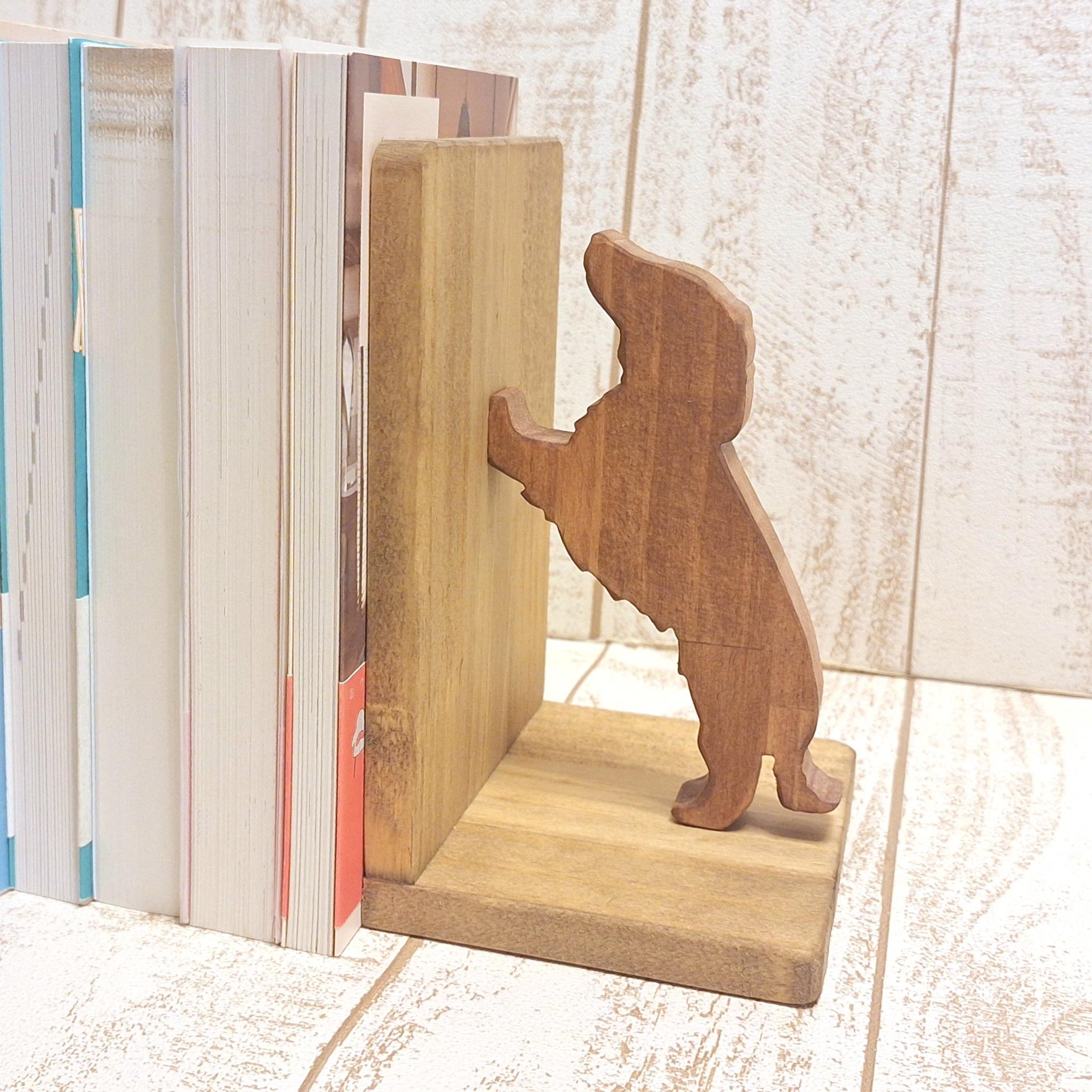 【受注制作】犬が支える木製ブックエンド／本立て 全27犬種対応・色が選べる（柴犬・ダックス・トイプードルなど）